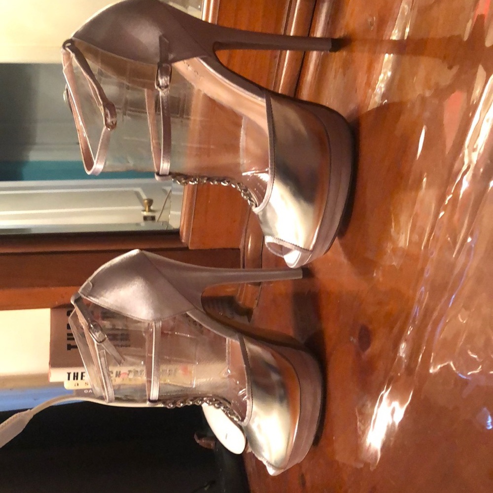 Heels - Picture 3 of 4